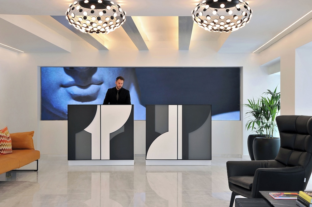 The Athenaeum Luxury Hotel 1