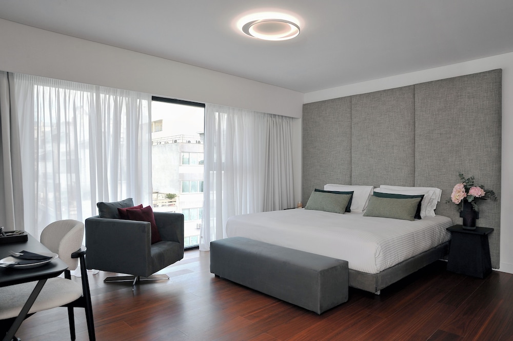 The Athenaeum Luxury Hotel 16
