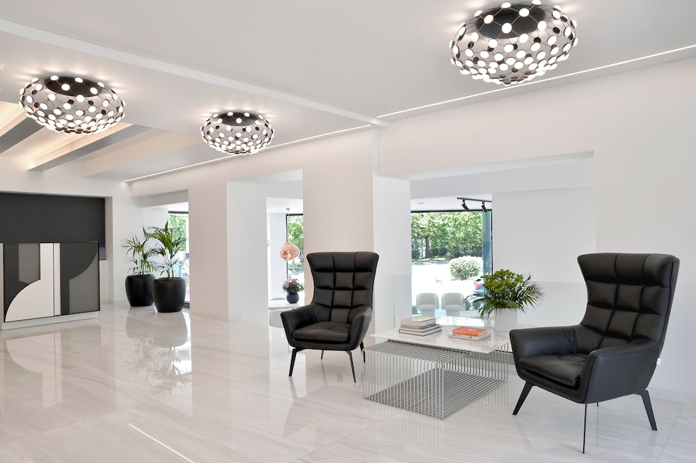 The Athenaeum Luxury Hotel 8