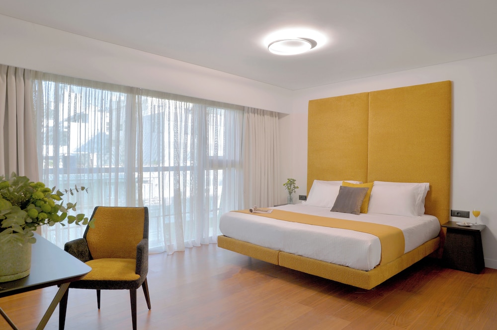 The Athenaeum Luxury Hotel 18