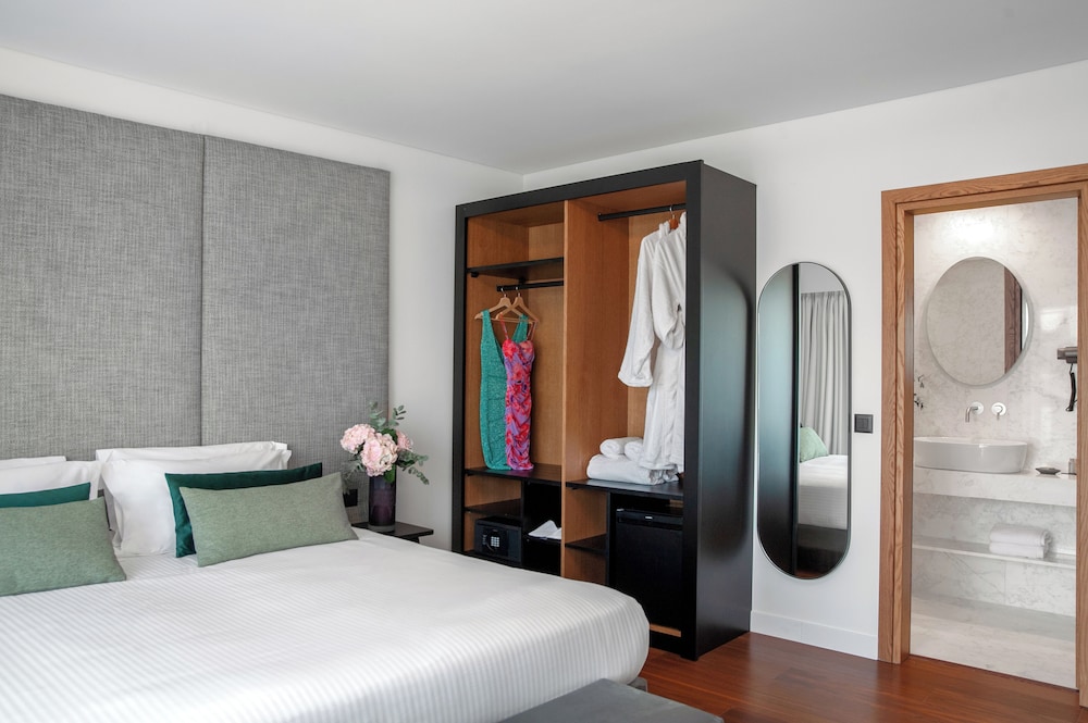 The Athenaeum Luxury Hotel 17
