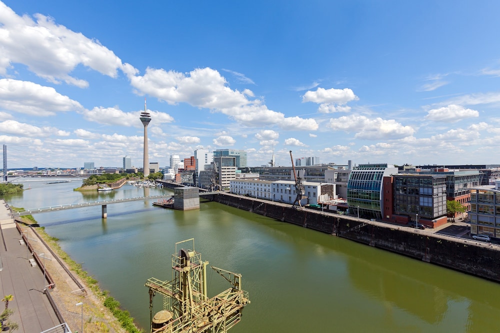 Courtyard Düsseldorf Hafen 19