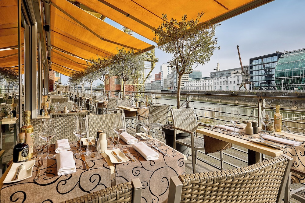 Courtyard Düsseldorf Hafen 18
