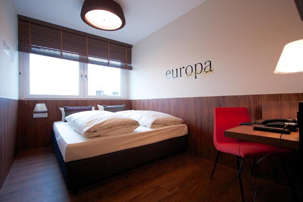 Europa Life 10