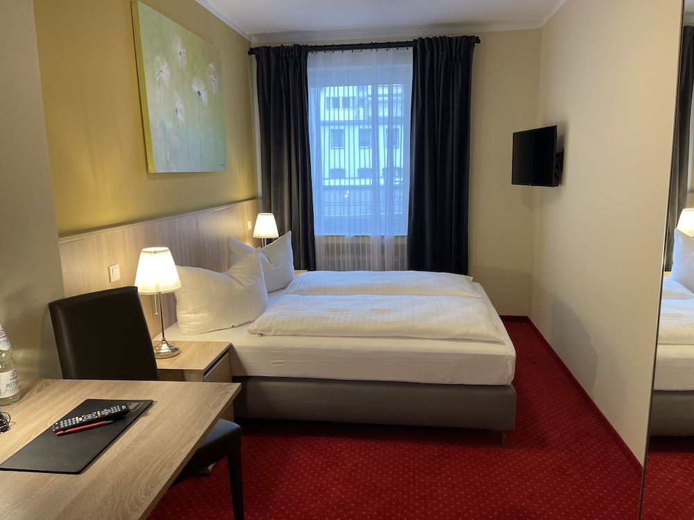 Hotel Palm Premium 24