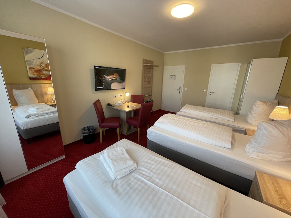 Hotel Palm Premium 14