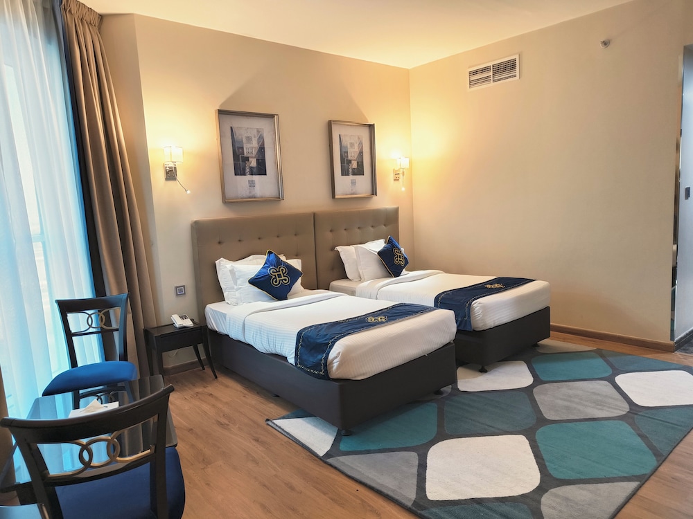 Seven Seas Hotel 4