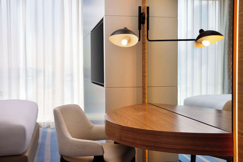 Tumbi Hotel Dubai The Palm Tapestry Collection by Hilton 17