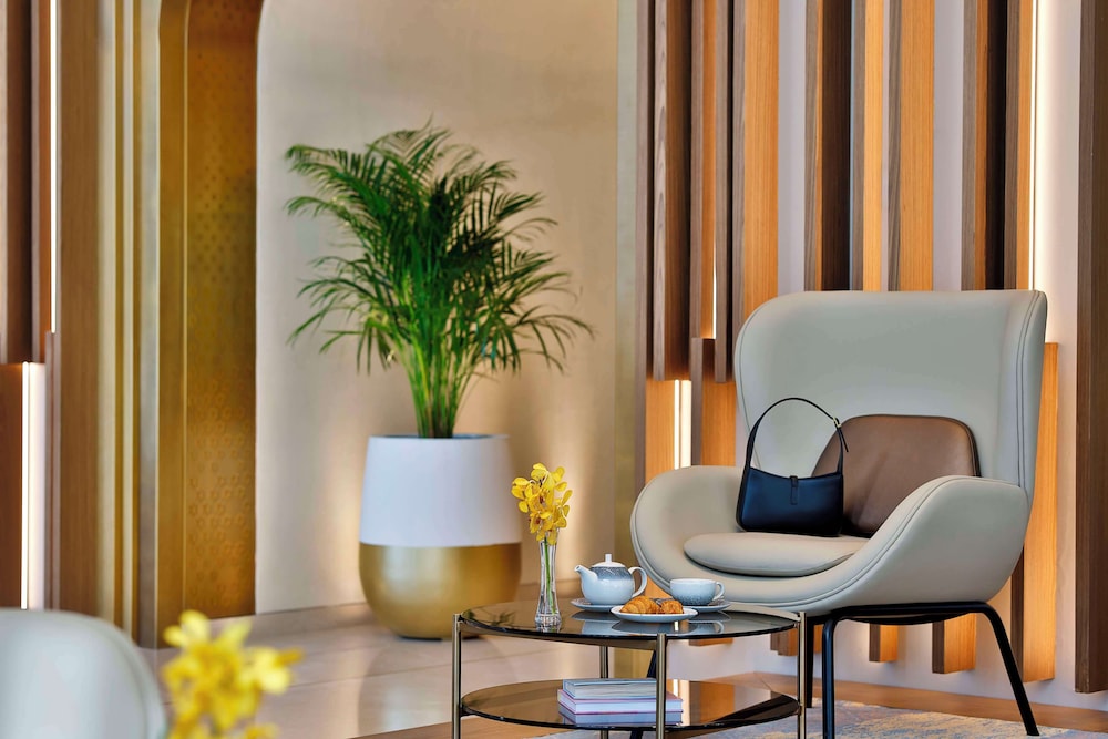 Tumbi Hotel Dubai The Palm Tapestry Collection by Hilton 4
