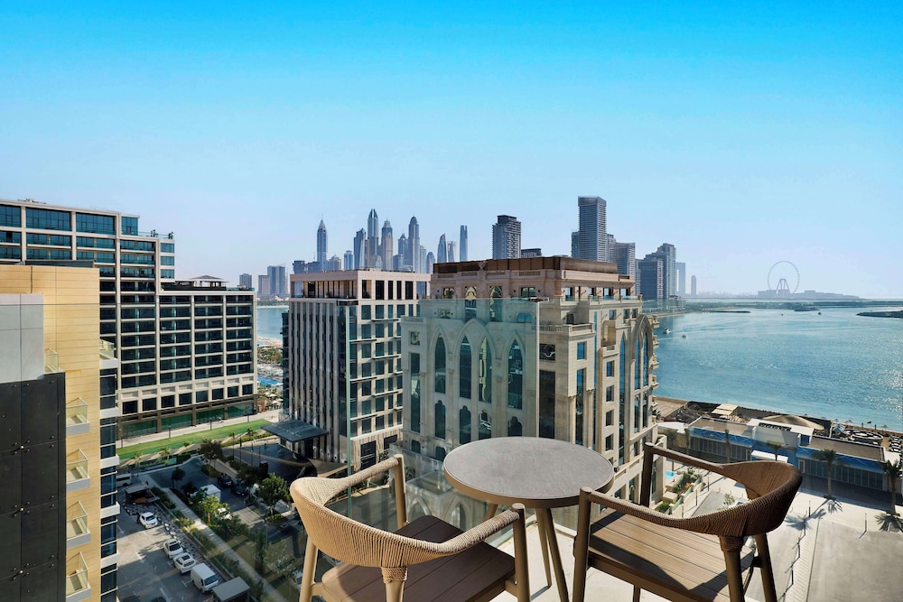 Tumbi Hotel Dubai The Palm Tapestry Collection by Hilton 20