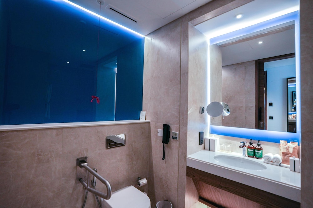 Tumbi Hotel Dubai The Palm Tapestry Collection by Hilton 23