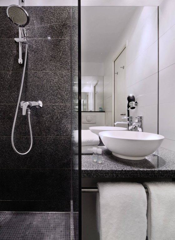 Motel One Frankfurt-East Side 14