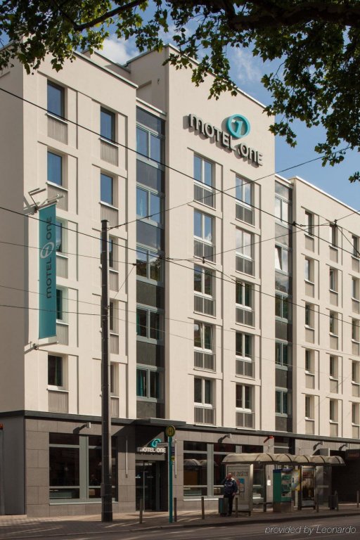 Motel One Frankfurt-East Side 1