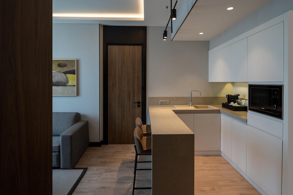 Altunizade Suites Istanbul Curio Collection by Hilton 19