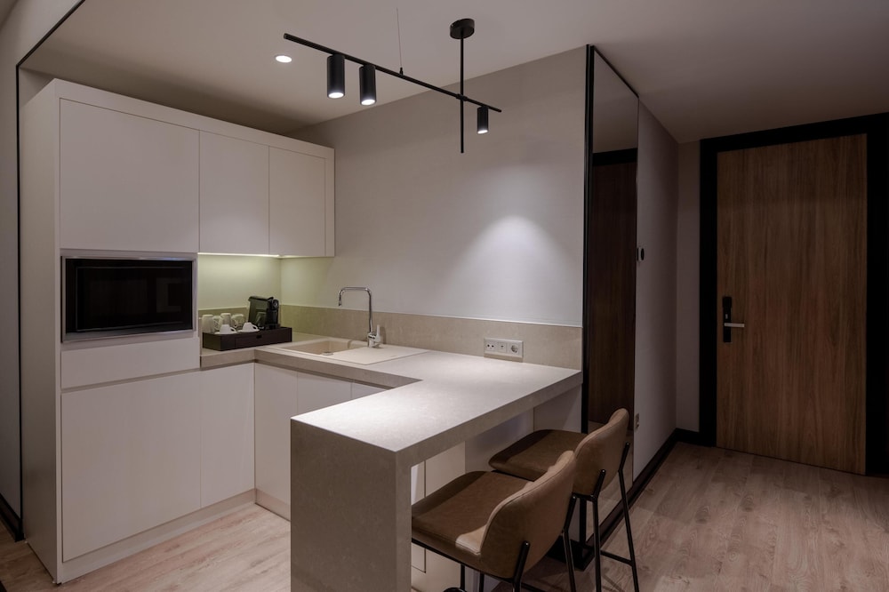 Altunizade Suites Istanbul Curio Collection by Hilton 17