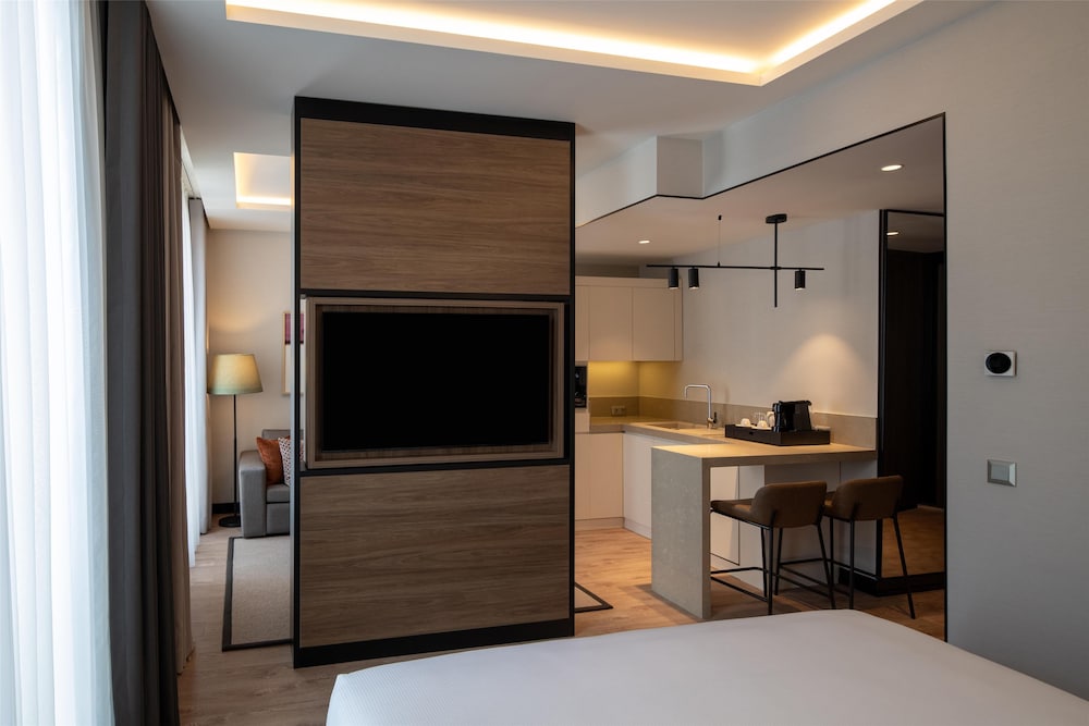 Altunizade Suites Istanbul Curio Collection by Hilton 11