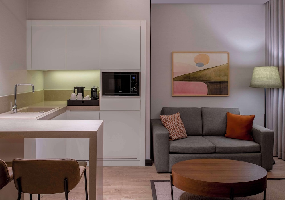 Altunizade Suites Istanbul Curio Collection by Hilton 24