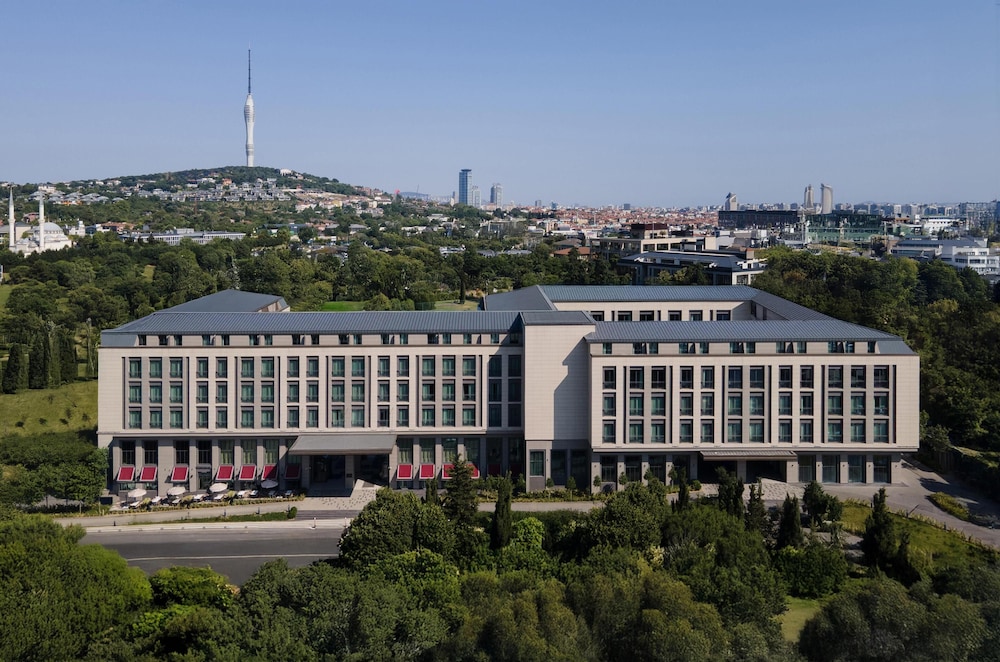 Altunizade Suites Istanbul Curio Collection by Hilton 1