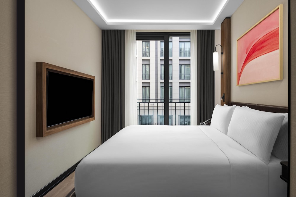 Altunizade Suites Istanbul Curio Collection by Hilton 15