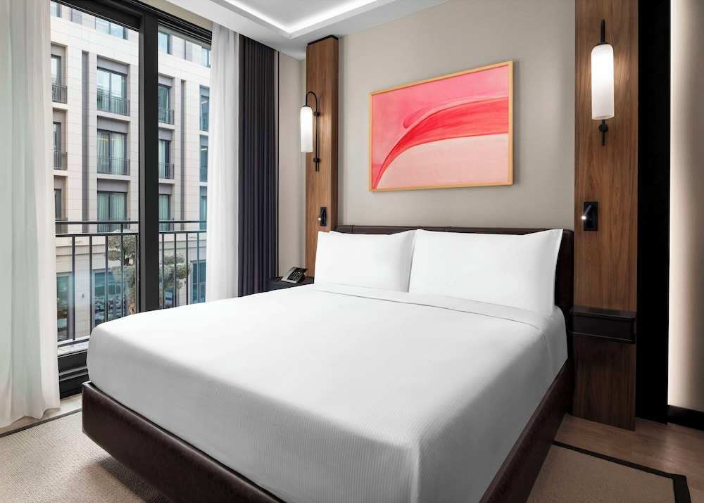 Altunizade Suites Istanbul Curio Collection by Hilton 10