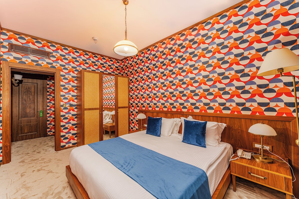 74 Otel 9
