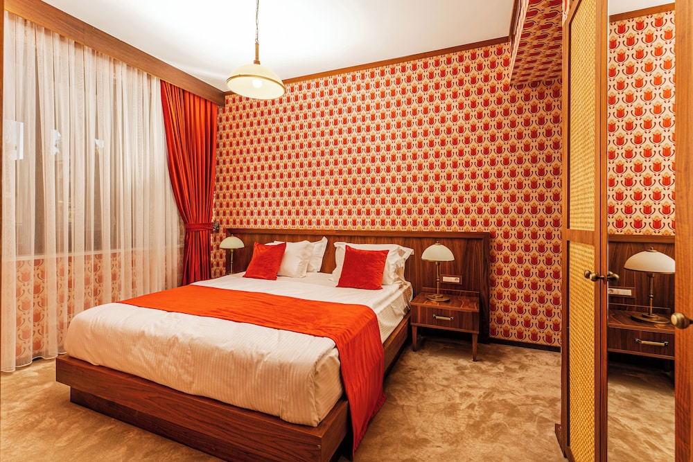 74 Otel 10