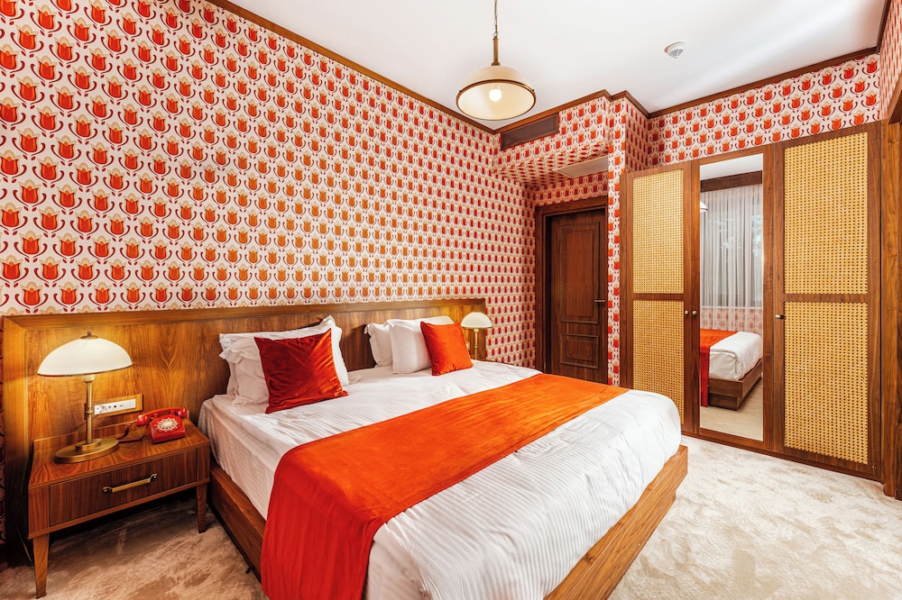 74 Otel 12