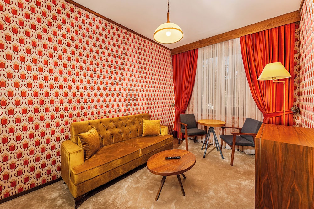 74 Otel 21