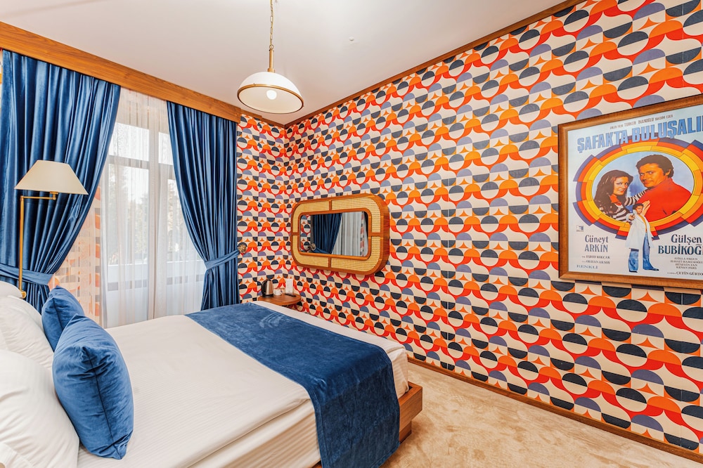 74 Otel 8