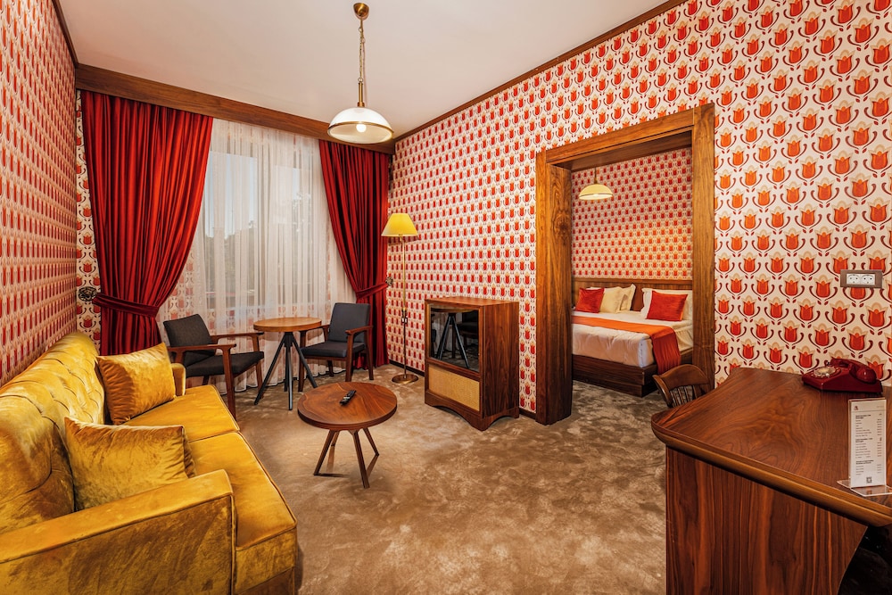 74 Otel 20
