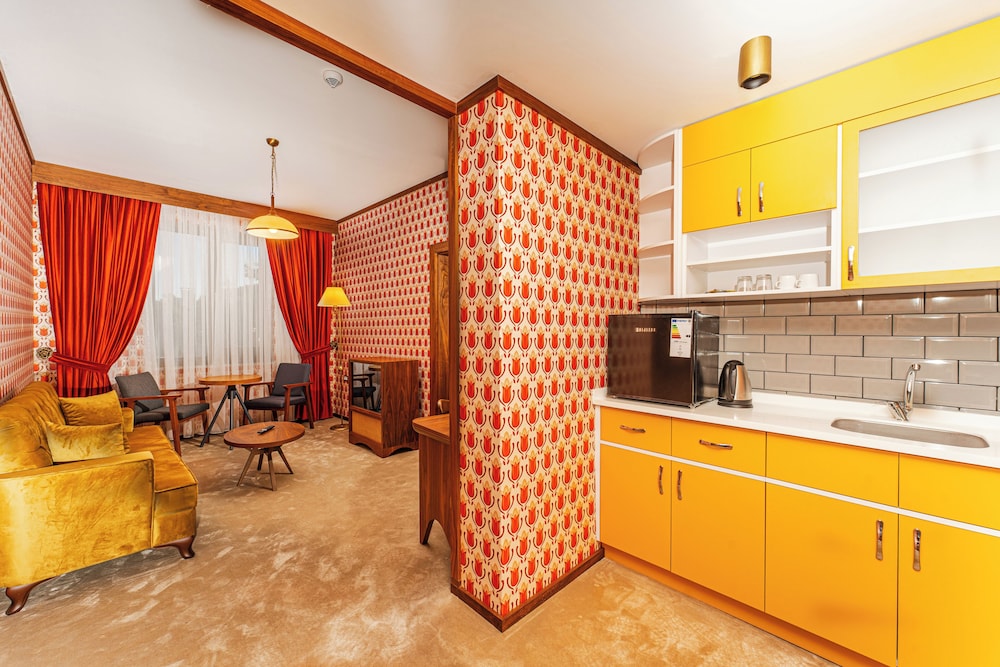 74 Otel 18