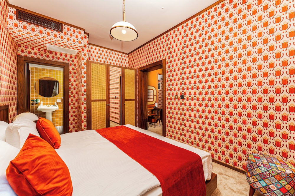 74 Otel 13