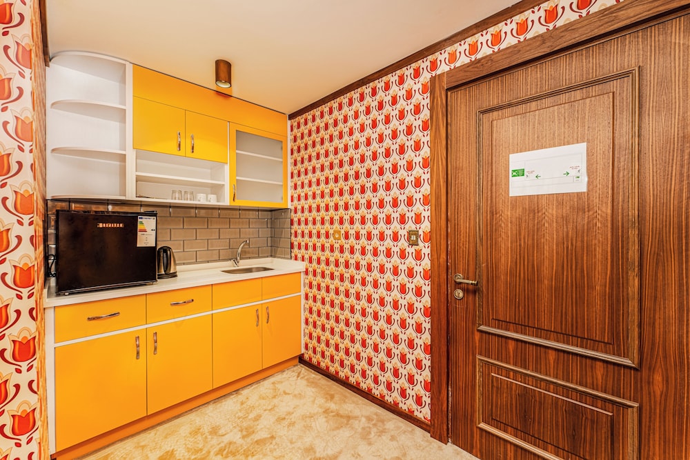 74 Otel 19