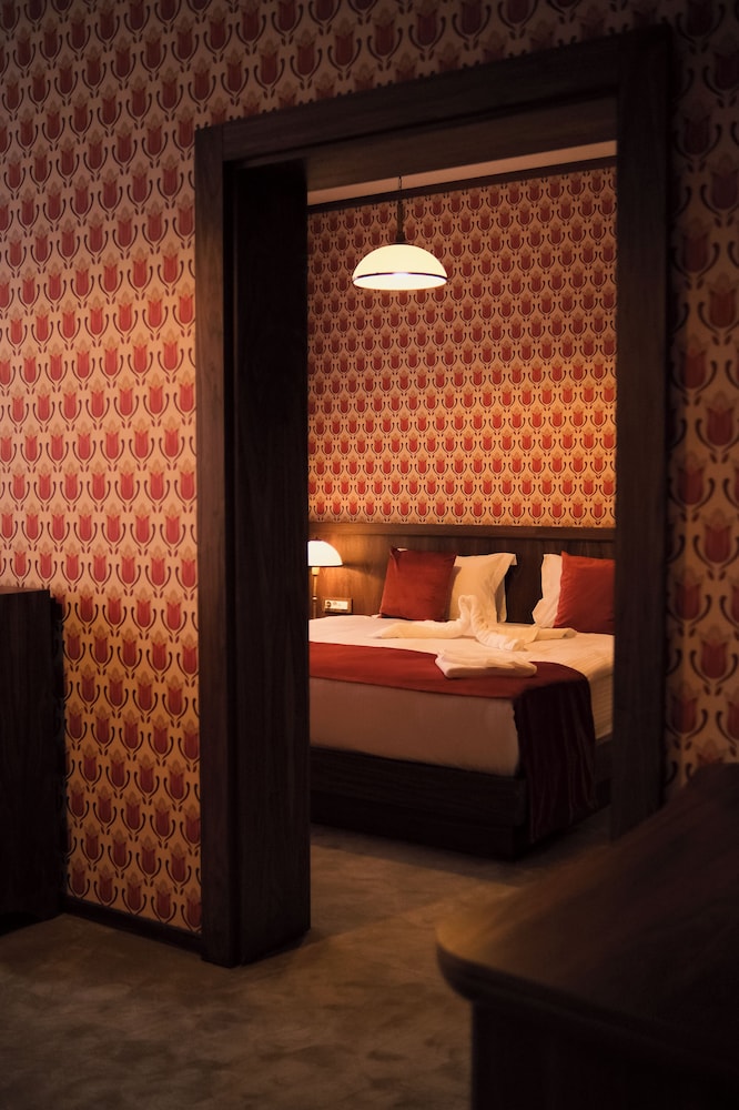 74 Otel 17