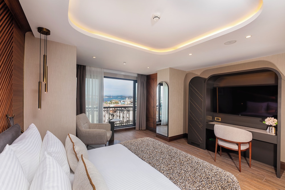 Levni Istanbul Hotel Handwritten Collection 24