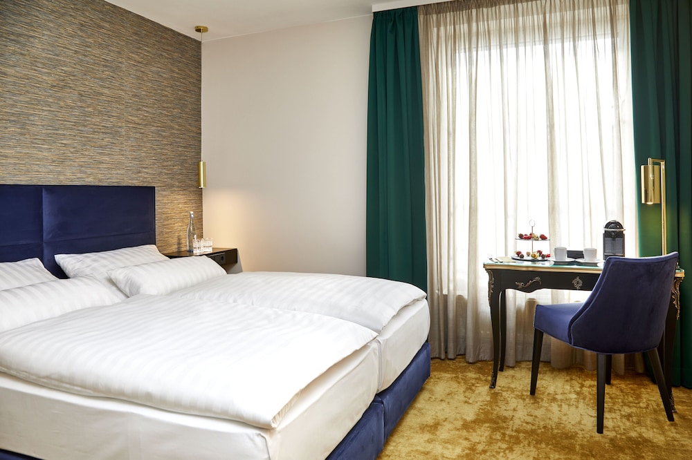 DAS CARLS Hotel 10