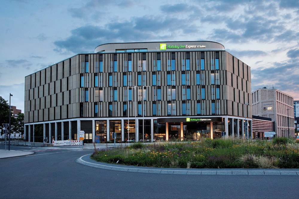Holiday Inn Express & Suites Monheim am Rhein 1