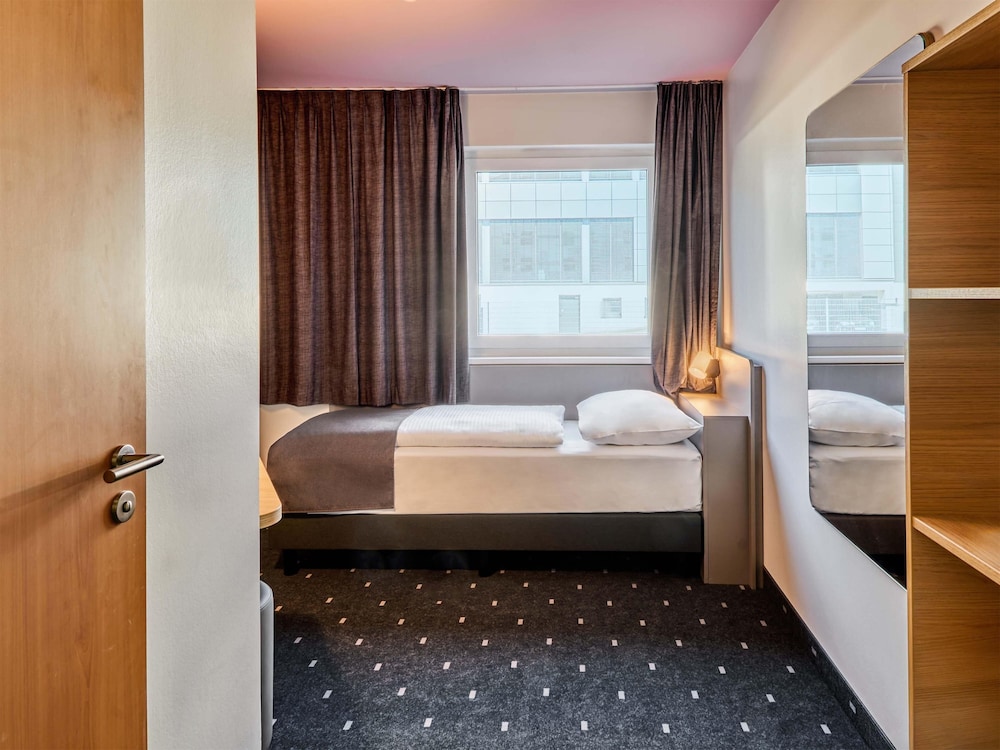 B&B HOTEL Frankfurt-Niederrad 8