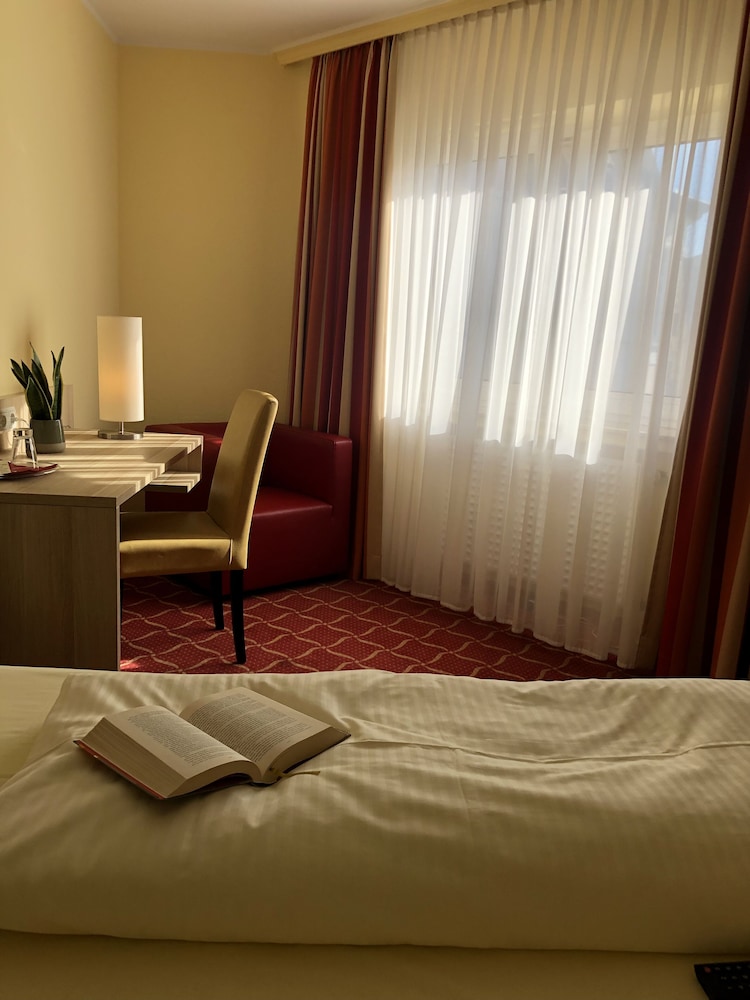 Montana Hotel Köln-Bonn Airport 1