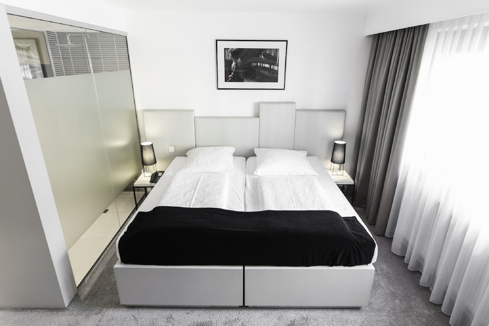 Pearl Hotel 5