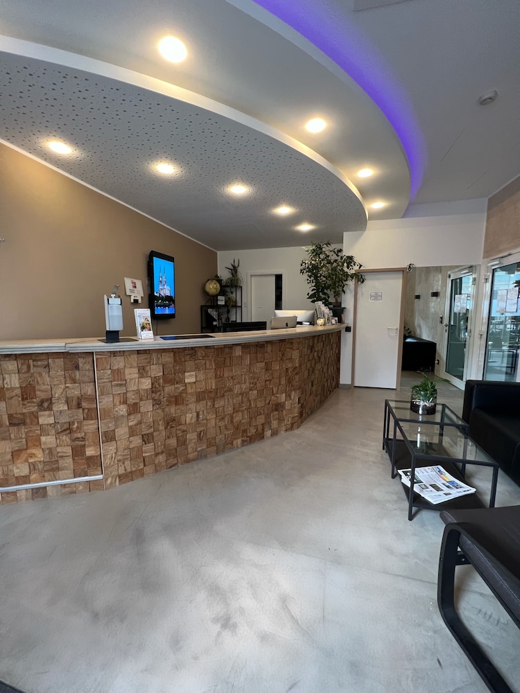 Hotel Opera 2