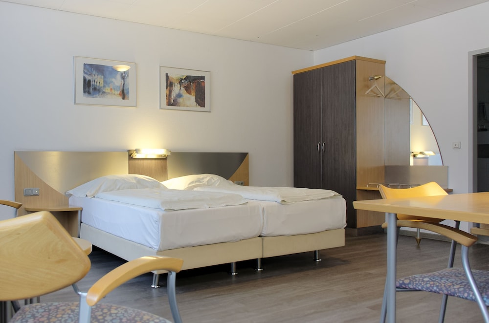 Hotel Opera 4