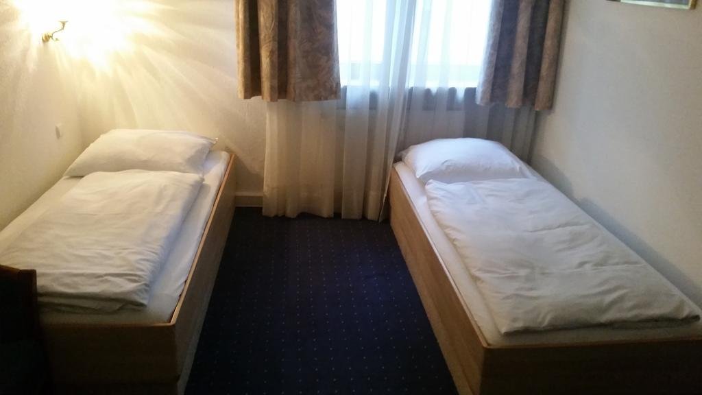 Hotel Garni Frankfurt 8