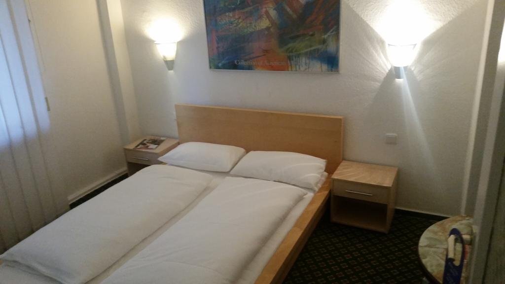 Hotel Garni Frankfurt 5