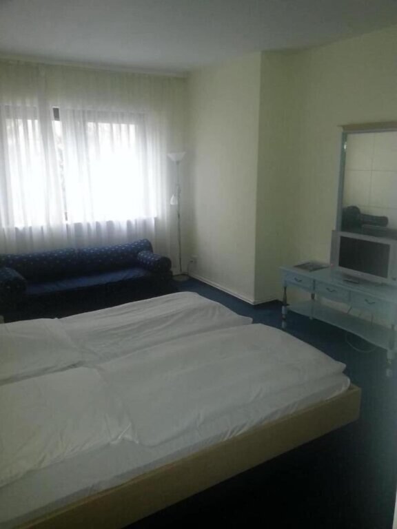 Hotel Garni Frankfurt 22