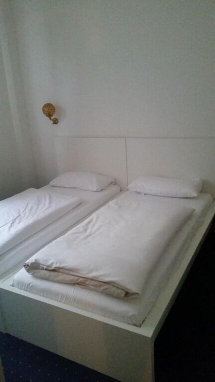 Hotel Garni Frankfurt 12