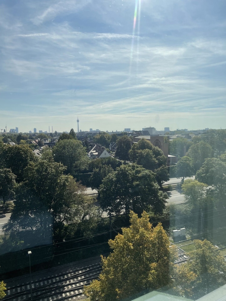 voco Dusseldorf Seestern 24