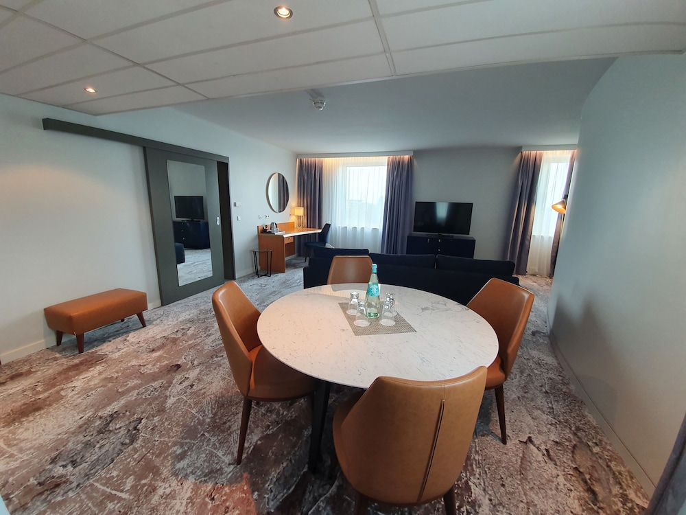 voco Dusseldorf Seestern 22