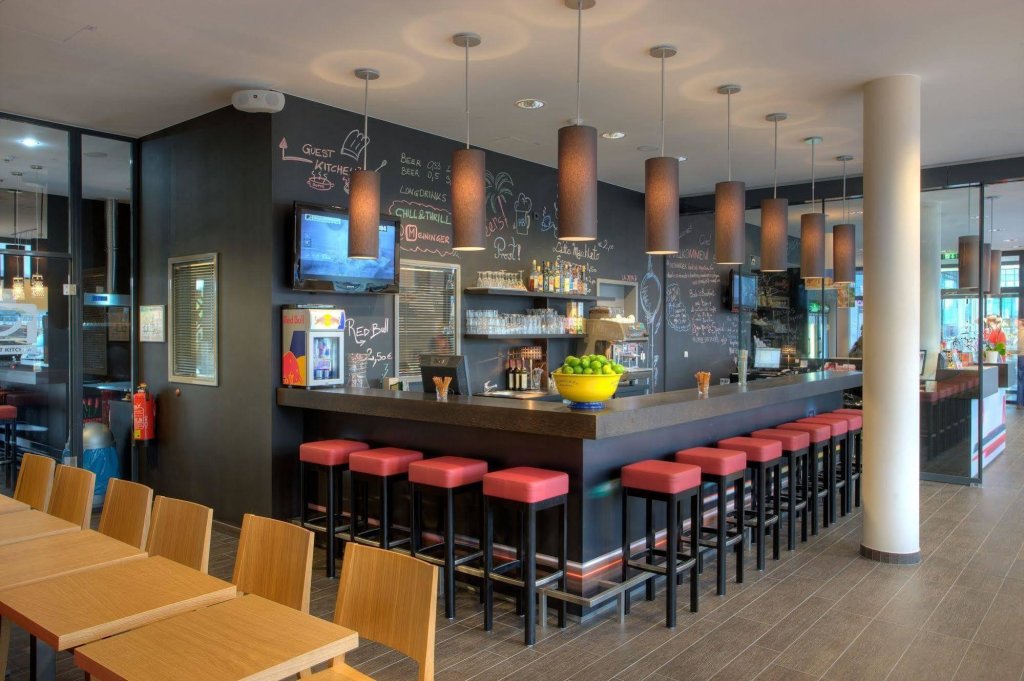 Meininger Hotel Berlin Hauptbahnhof 12