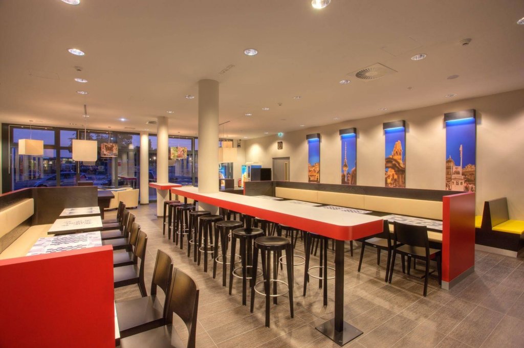 Meininger Hotel Berlin Hauptbahnhof 14